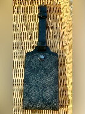 Coach Signature C Luggage Tag NWOT Black Charcoal